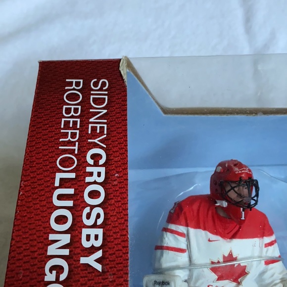 NWT Sidney Crosby Roberto luongo action figures - Picture 6 of 10